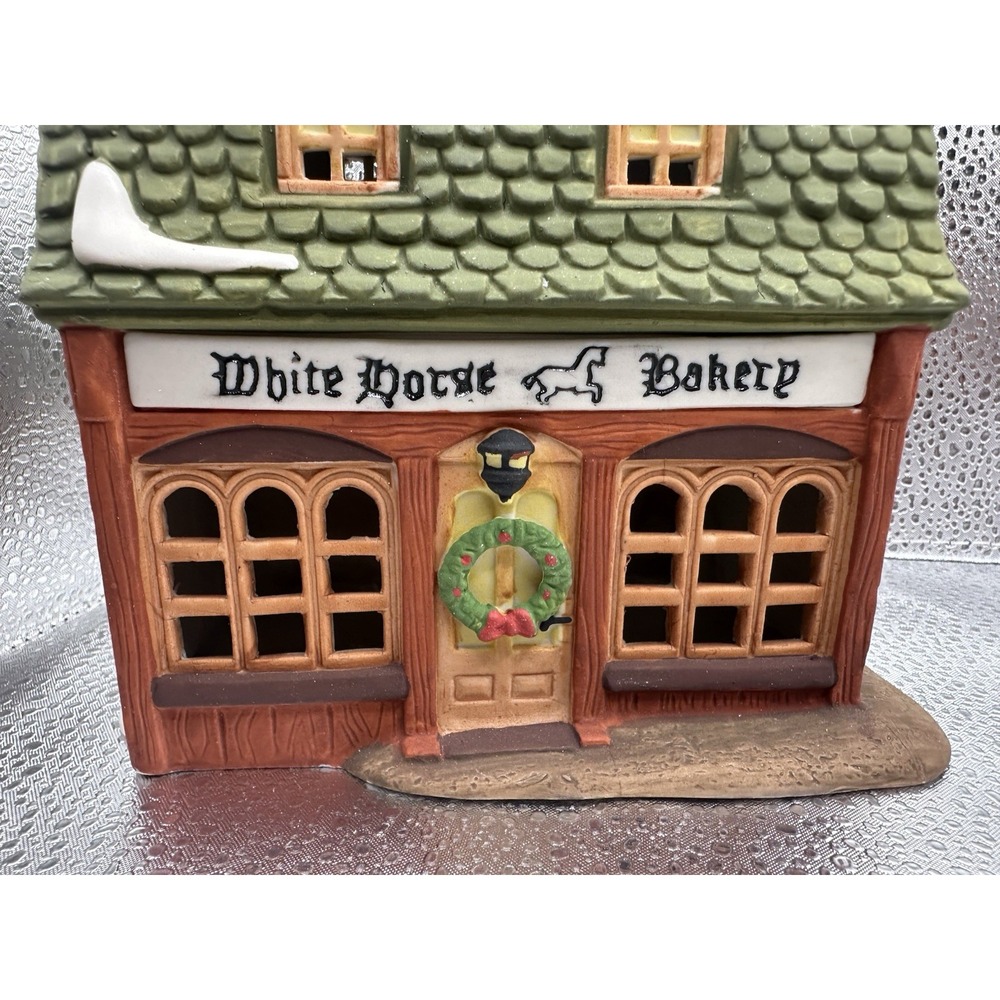 Dept 56 Dickens Village White Horse Bakery #5926-9 with Box and Light‎